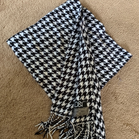 D&Y Accessories - D&Y Houndstooth Scarf D&Y Accessories - D&Y Houndstooth Scarf